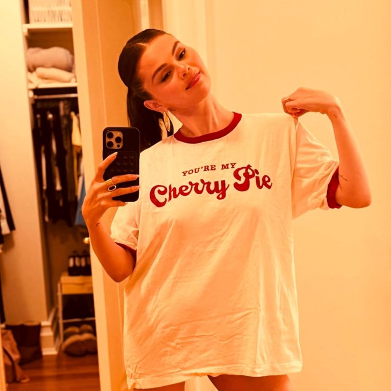 Kraj ere tankih tenisica: Selena Gomez nosi model koji sada svi žele