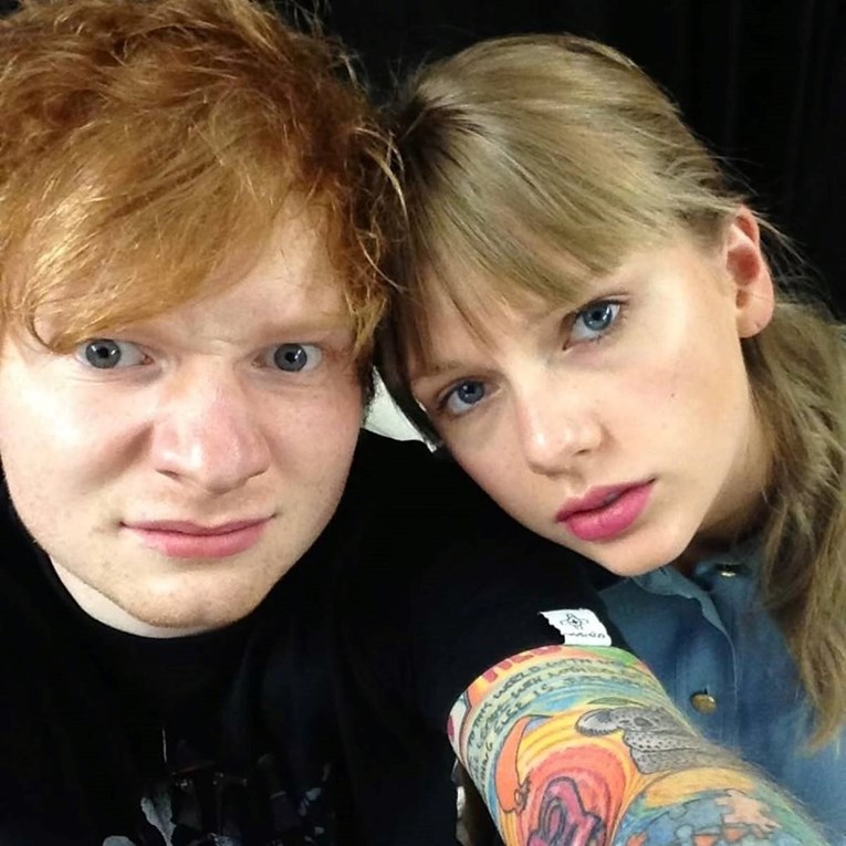 Sheeran objavio gomilu fotki sa starog mobitela, među njima i jaka fora Taylor Swift