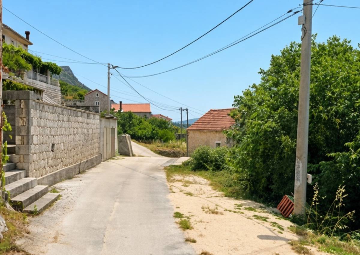 Kod Stona uhvaćen muškarac (54). Iz kuća i lokala krao alat, strojeve i hranu