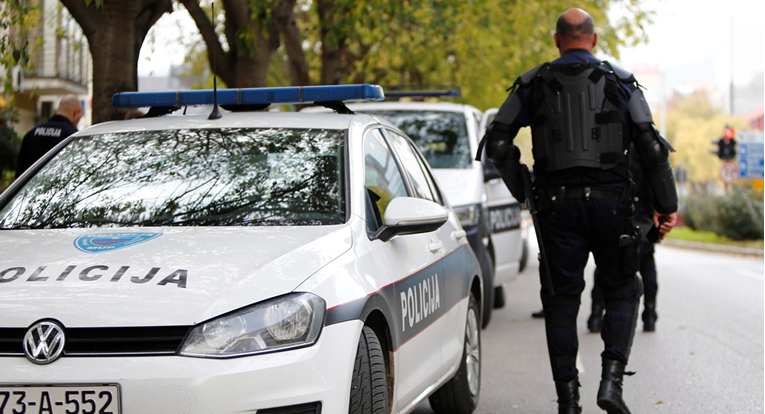 Maskirani napadači teleskopskim palicama napali mlade Hrvate u Mostaru