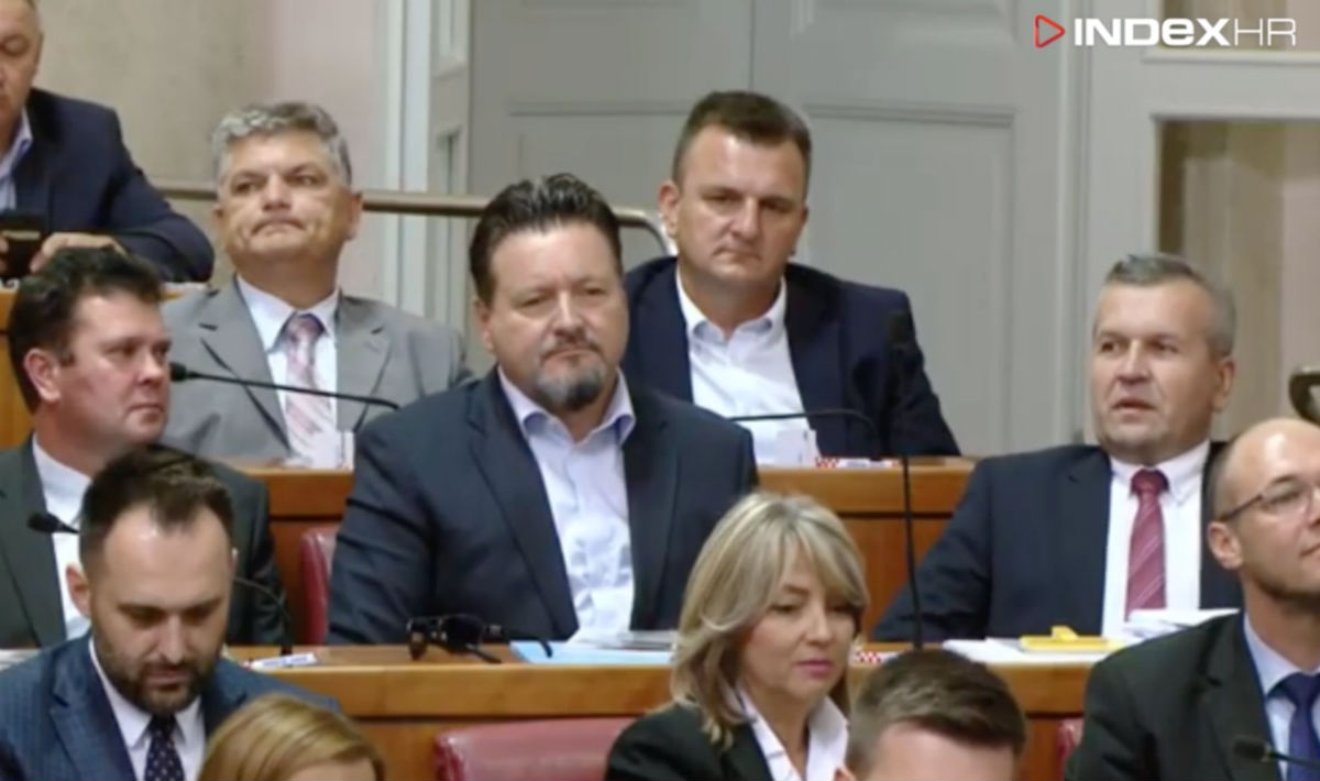 VIDEO Kuščević prisegnuo za saborskog zastupnika, HDZ-ovci mu pljeskali