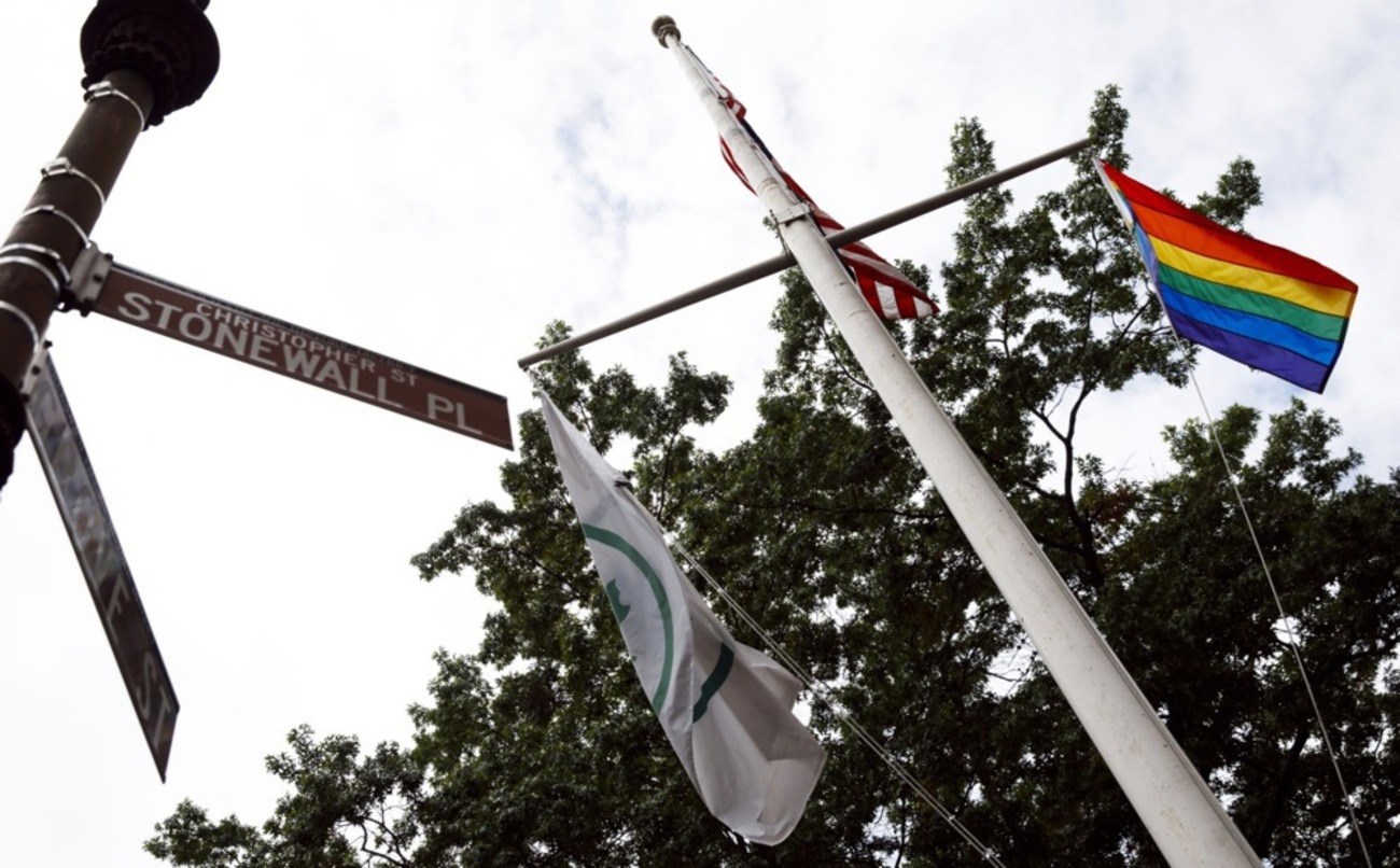 Trumpova administracija pristala vratiti duginu zastavu na spomenik Stonewall
