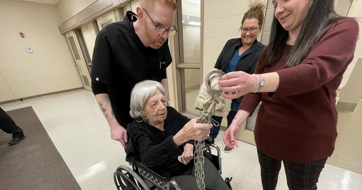 FOTO Neobična rođendanska želja: Sa 104 godine otišla u zatvor