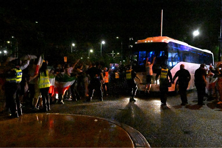 VIDEO Drama u Australiji, Iranska nogometašica poslala SOS signal iz autobusa