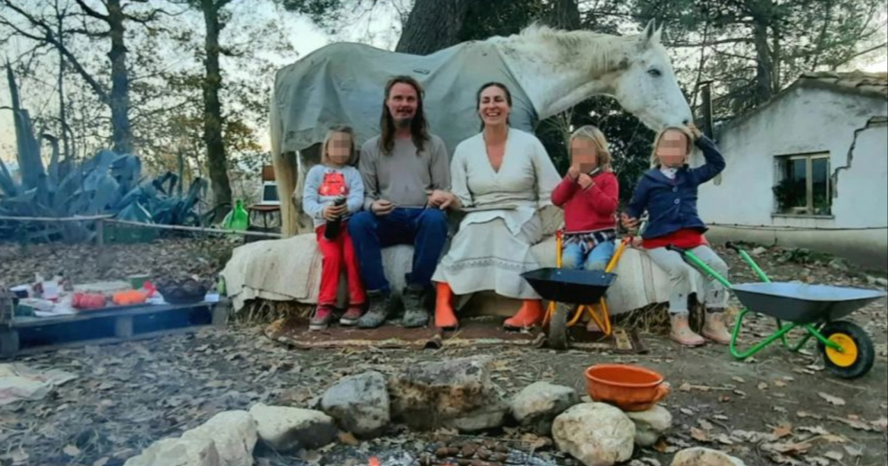 Roditelji s troje djece živjeli u kolibi usred šume u Italiji. Sud im oduzeo djecu