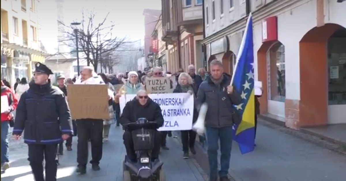 Prosvjedovali umirovljenici u Tuzli: "Strašno živimo, bijedno. Ni za kruh nema..."