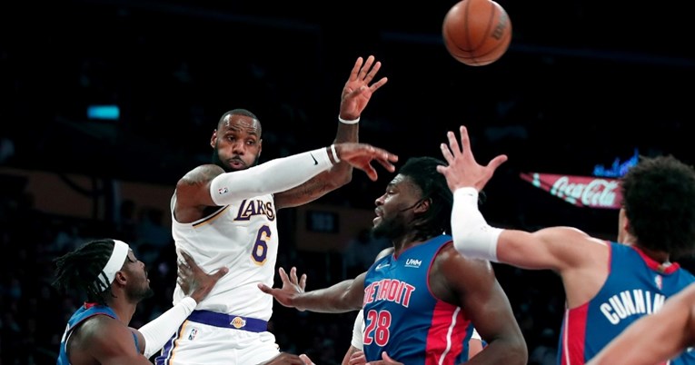LeBron odigrao spektakularnu utakmicu protiv Pistonsa i igrača kojem je razbio glavu