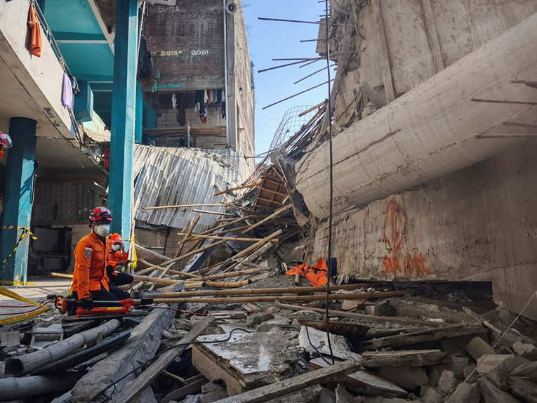 Broj poginulih u urušavanju škole u Indoneziji porastao na 36