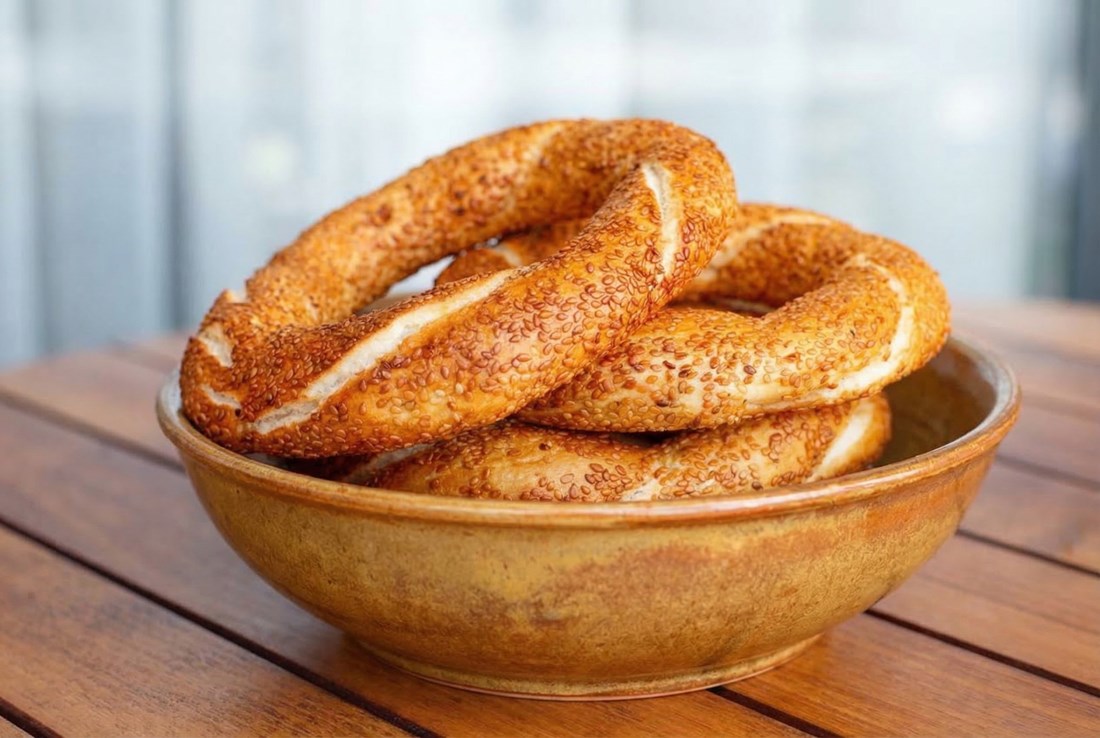 Pecivo koje Turci rade od 16. stoljeća, a danas se u Turskoj prodaje na svakom koraku