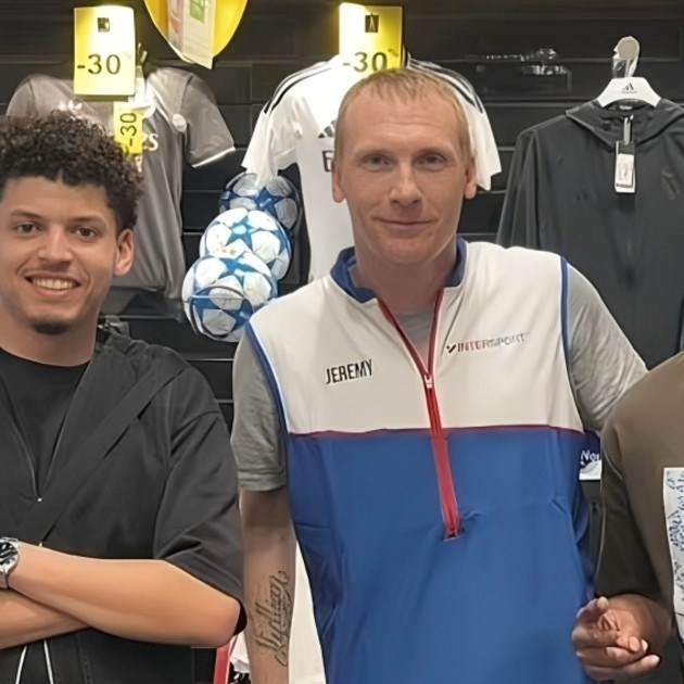 FOTO Igrao je s Messijem, Suarezom i Neymarom. Sada radi u dućanu za sportsku opremu