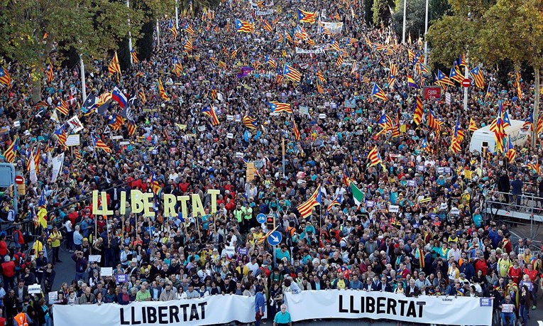 Deseci tisuća na ulicama Barcelone: "Mi smo val promjene"