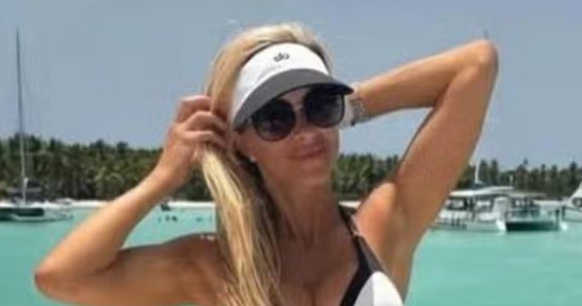 Vruće fotke koje je bivša Trumpova glasnogovornica pokušala izbrisati s interneta