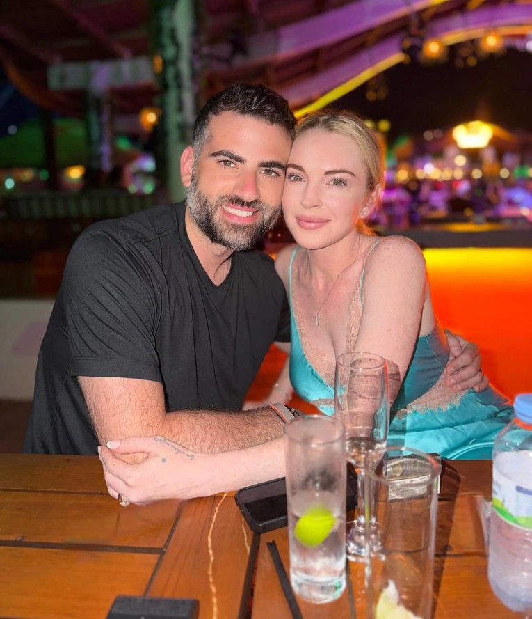 Lindsay Lohan objavila rijetke fotografije sa suprugom i sinom s ljetovanja