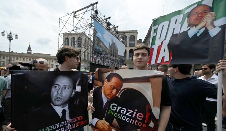 Berlusconi i mrtav dijeli Italiju