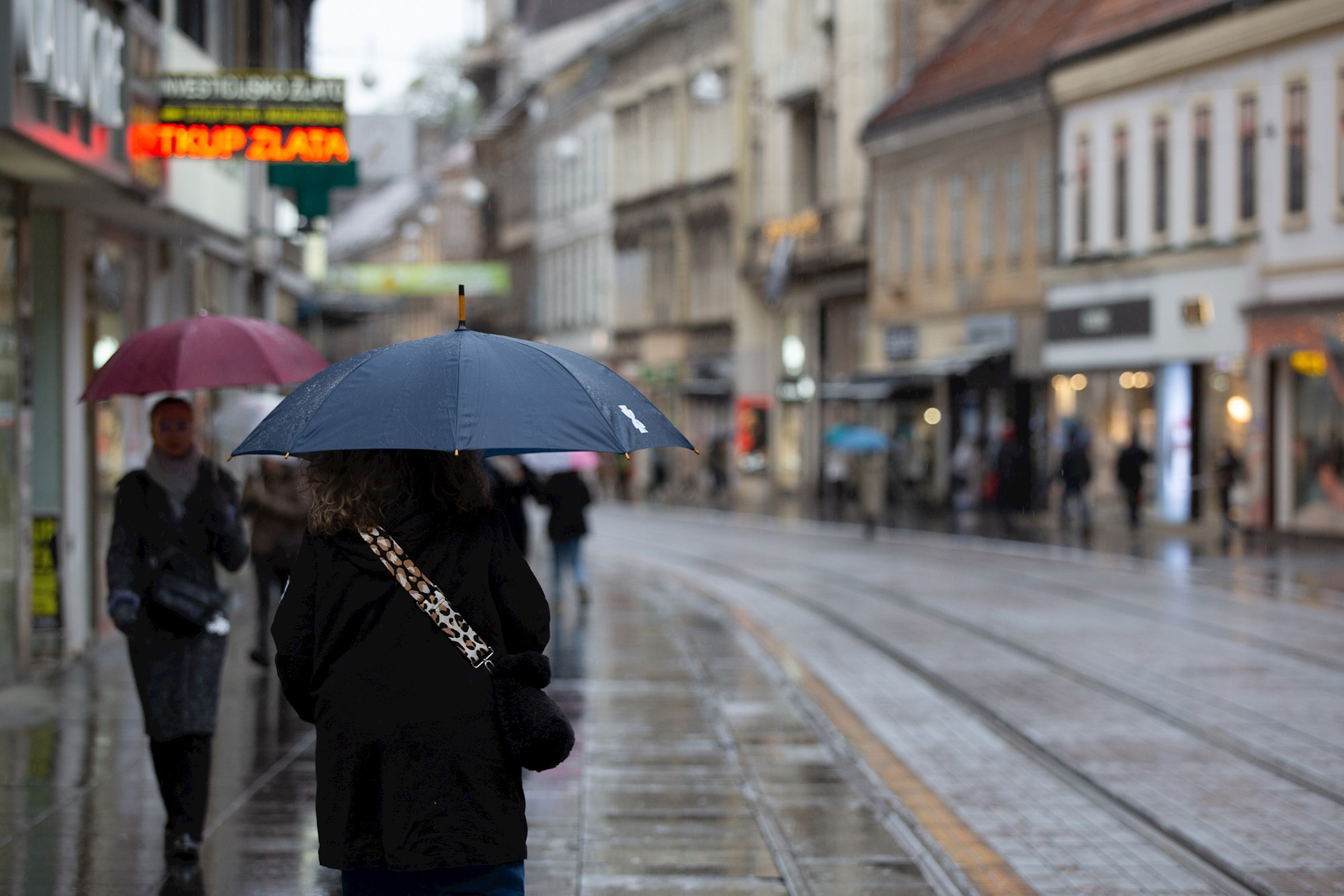 FOTO Zagrebom zavladalo jesensko sivilo. Prošetali smo centrom grada