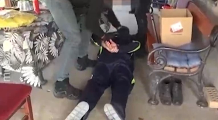 VIDEO Uhićen otac masovnog ubojice iz Mladenovca. Policija objavila snimku