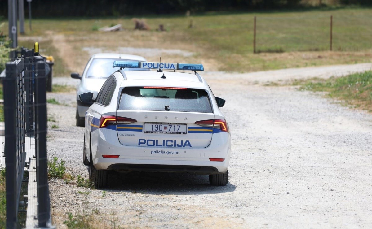 84-godišnjak provalio u kuću u Slavoniji, ukrao vrata, šperploču, dvosjed, regal...