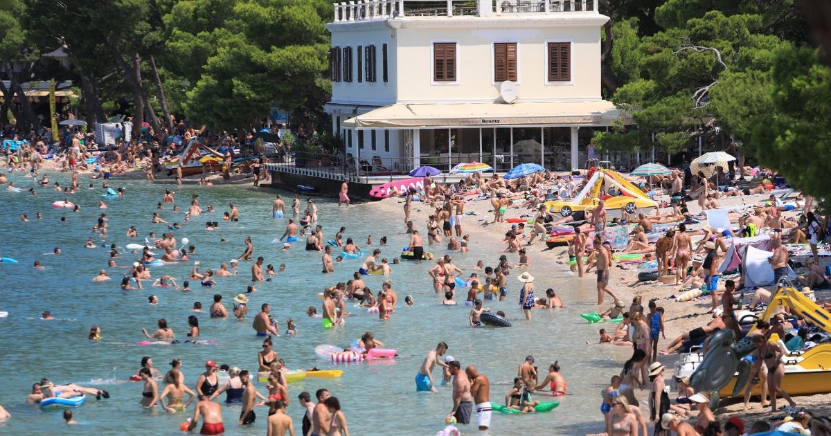 FOTO Ovako izgleda plaža u Makarskoj početkom kolovoza