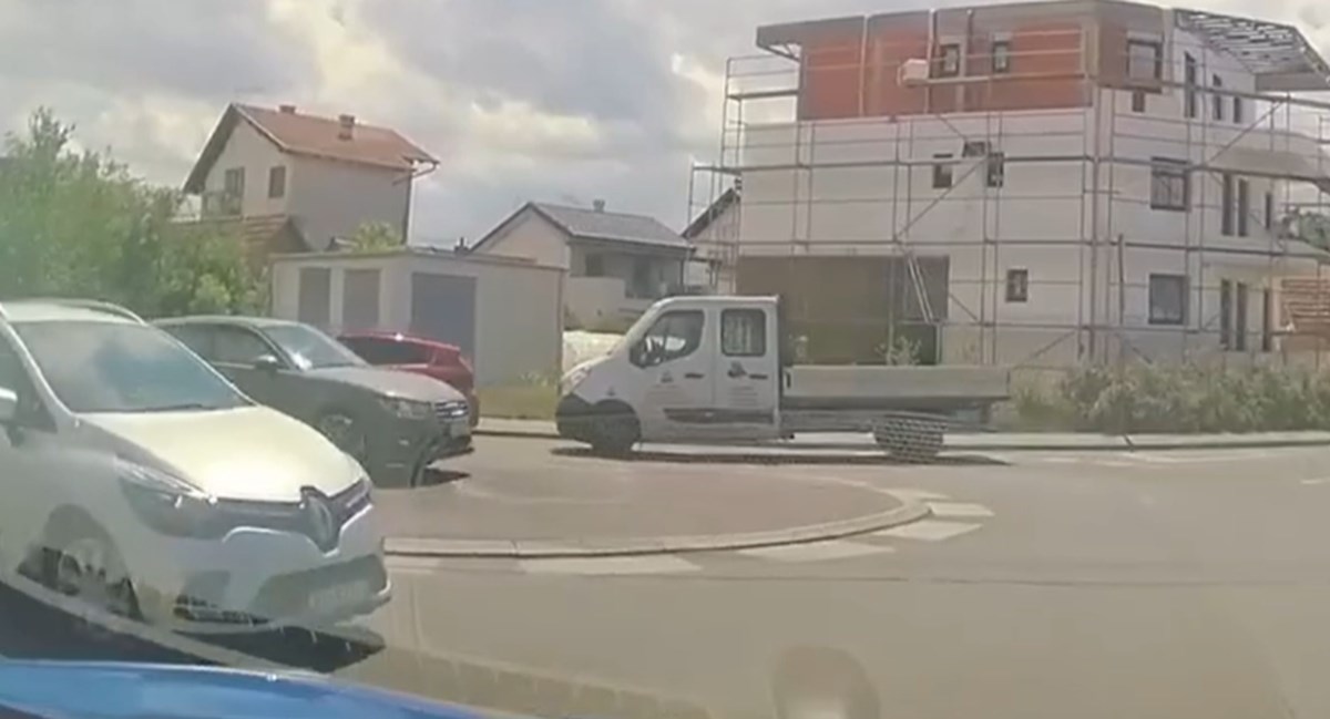 Kreteni na cestama: Pogledajte ovaj prolazak kroz rotor u Sesvetama