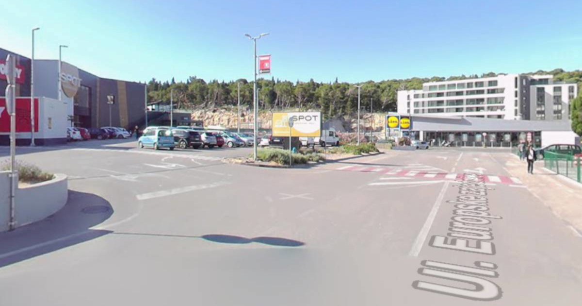 U Makarskoj ničim izazvan gurnuo dvije žene. Jedna zadobila prijelom kralješka