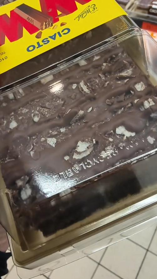 Pronašao "domaće kolače" u supermarketu pa ostao bez teksta kad je pogledao etiketu