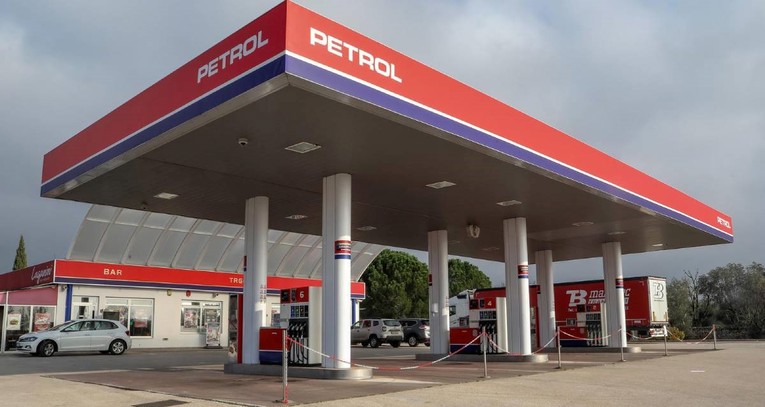 Vlada: Petrol i Crodux od ponoći moraju sniziti cijene