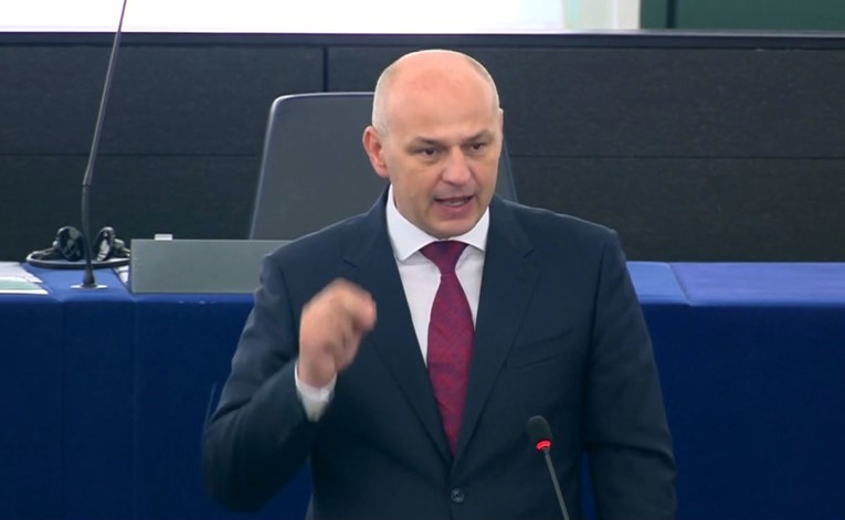Kolakušić održao prvi govor u Europskom parlamentu, žestoko kritizirao Njemačku