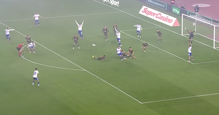 Hajdukovci su tražili penal nakon igranja rukom. Poslušajte što su rekli u VAR sobi