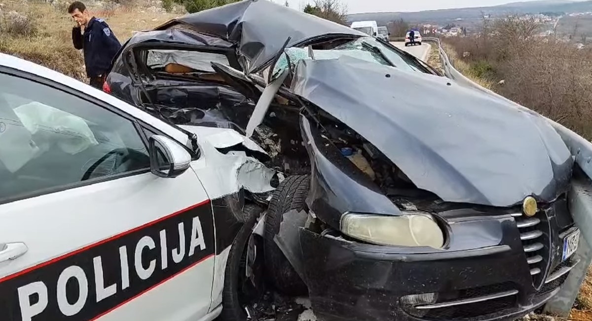 U prometnoj kod Mostara ozlijeđena tri policajca, poginuo muškarac
