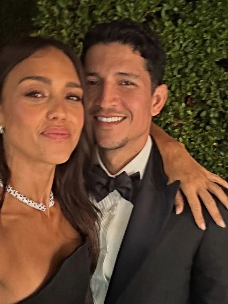 Jessica Alba (44) i Danny Ramirez (33) potvrdili vezu, objavili zajedničke fotke