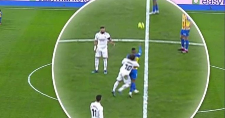 Sport: Modrić je trebao dobiti crveni karton. VAR nije javio sucu što je napravio