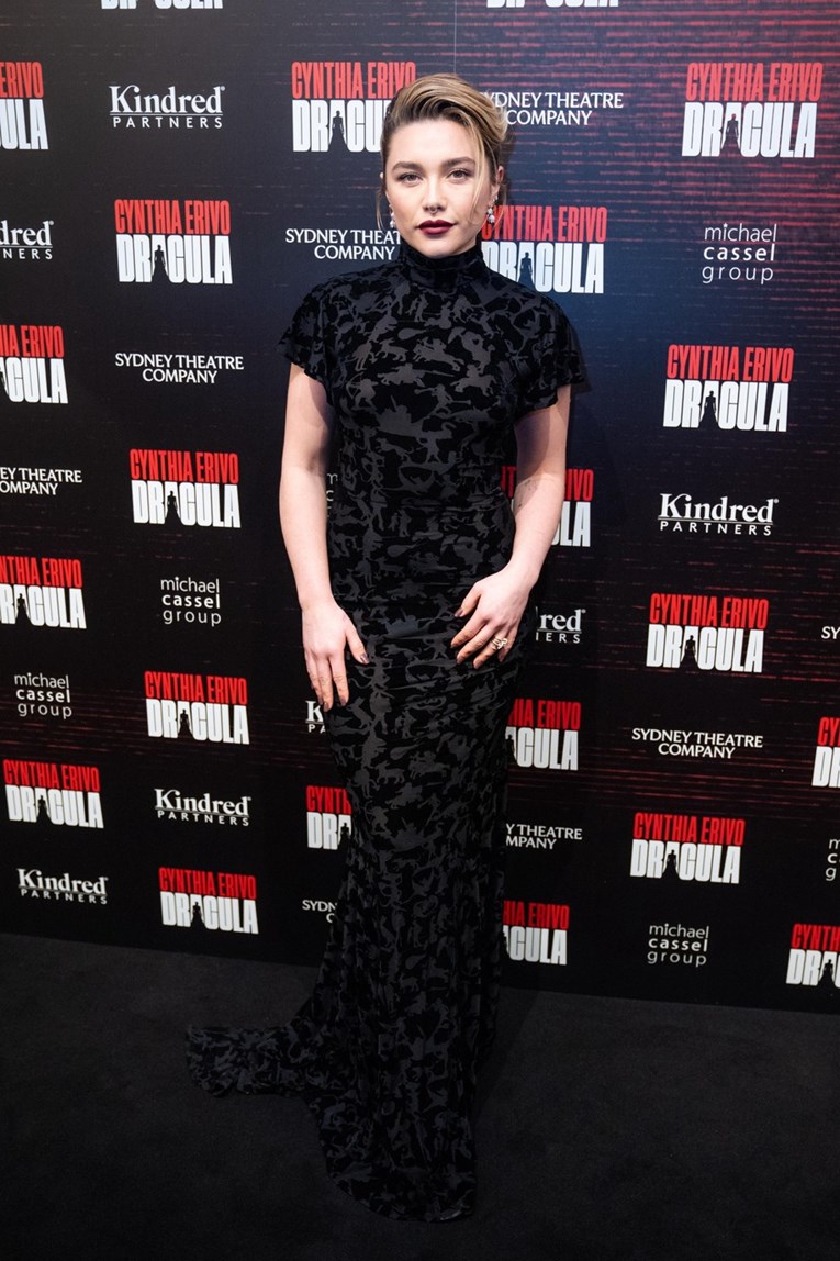 Gotička elegancija Florence Pugh na premijeri Dracule
