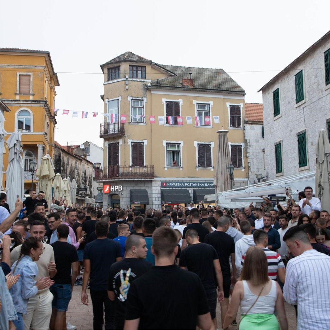 Ovako je rano jutros izgledao Sinj, ulice su bile pune