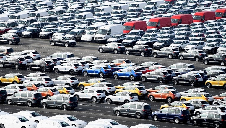 Ogroman pad prodaje automobila u Njemačkoj, zbog korone su popularni kamperi