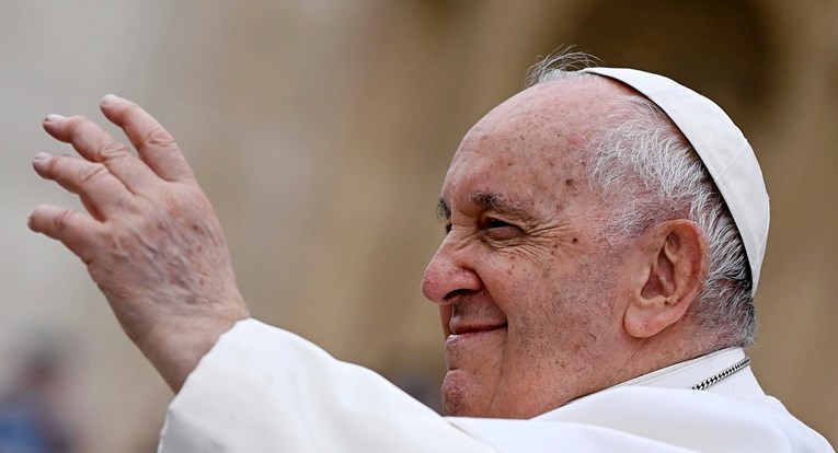 Papa Franjo: Crkveni čelnici se loše nose s problemom svećenika pedofila