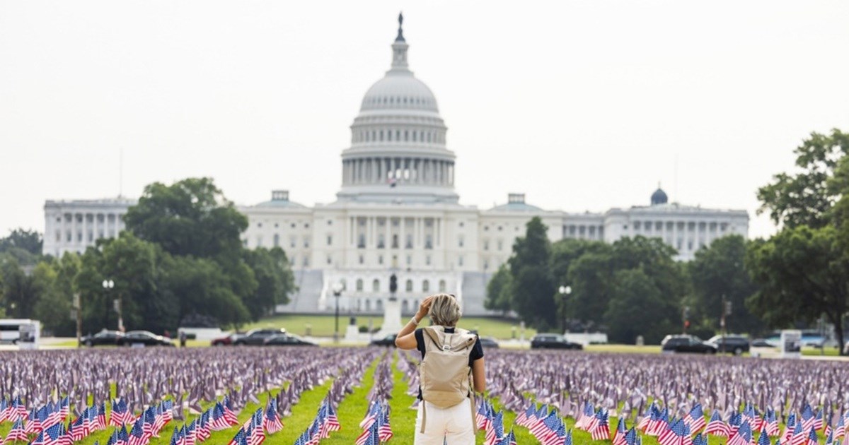 Naoružani mladić trčao prema Kapitolu u Washingtonu, ulovili ga policajci