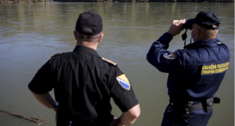 BiH policija uhitila 15 ilegalnih migranata i spriječili ih da uđu u Hrvatsku