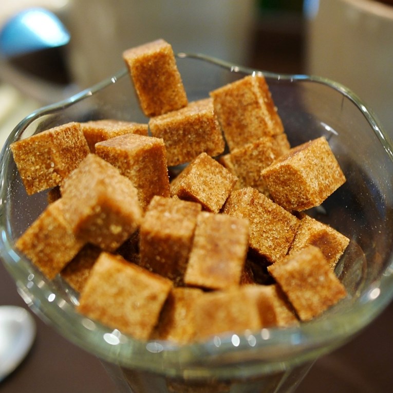 Nutricionistica razbija mit: Ni smeđi šećer ni panela nisu zdrava zamjena za šećer