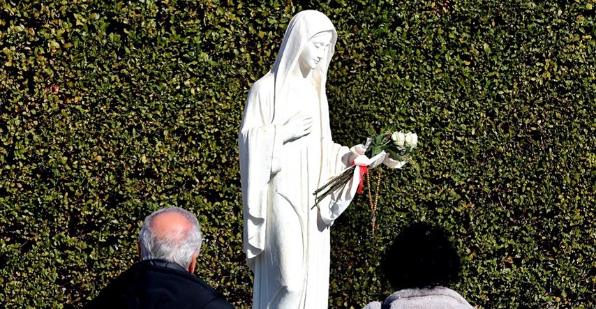 Talijanka tvrdila da kip Gospe lije krvave suze. Utvrđeno da krv potječe od svinje