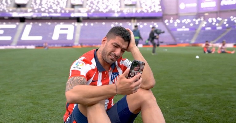 Suarez dugo plače nakon osvajanja naslova. Snimka koja je dirnula svijet