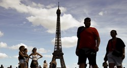 Policija prekinula romantiku: Dva pijana Amerikanca provela noć na Eiffelovom tornju