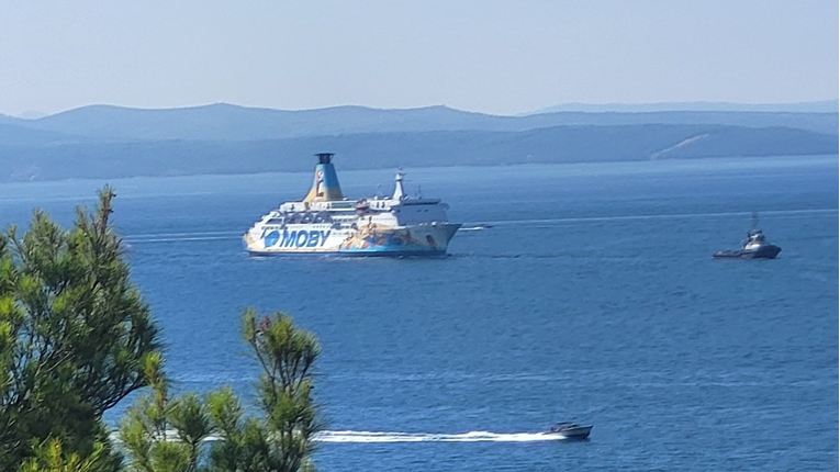 Talijanski brod krcat azbestom ide prema splitskom škveru