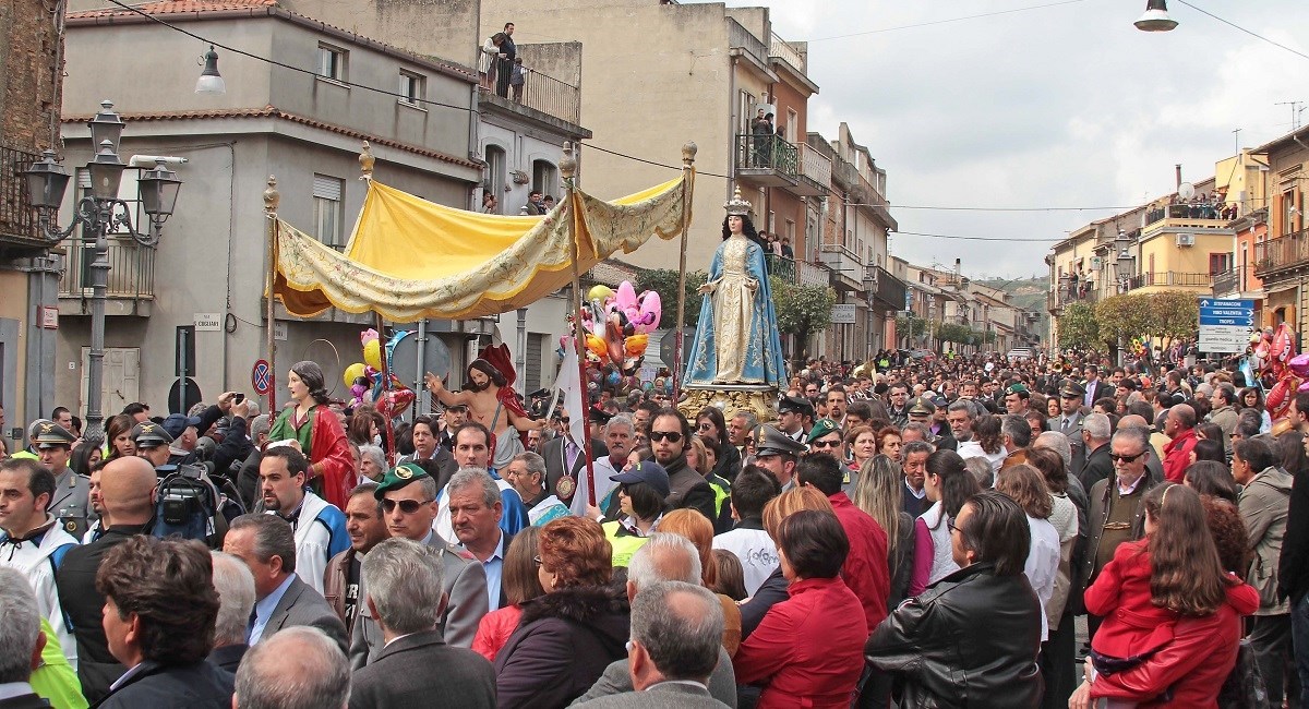 39 osoba osuđeno na ukupno 80 godina. Preusmjerili procesiju prema kući mafijaša