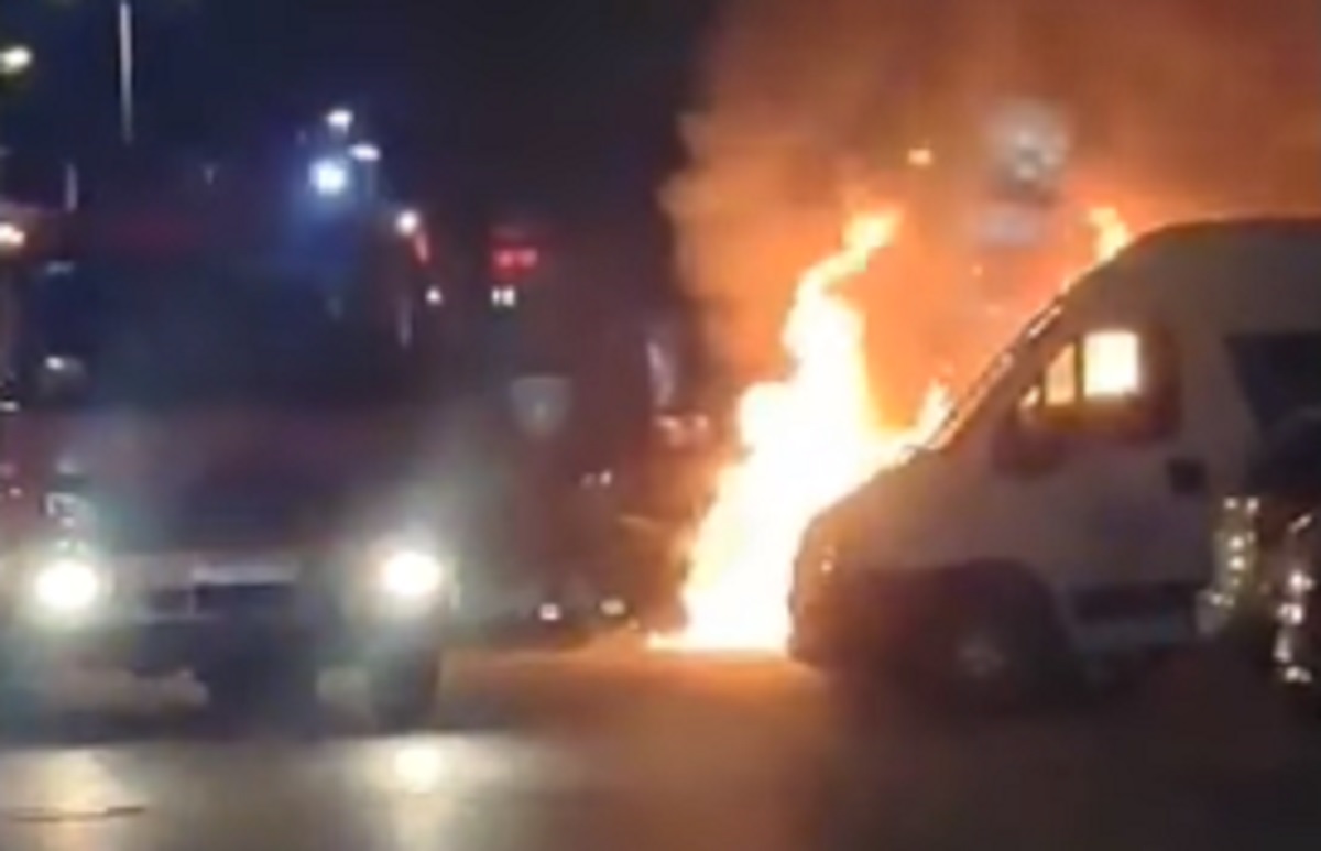 U Zagrebu izgorio luksuzni Mercedes, objavljena je snimka