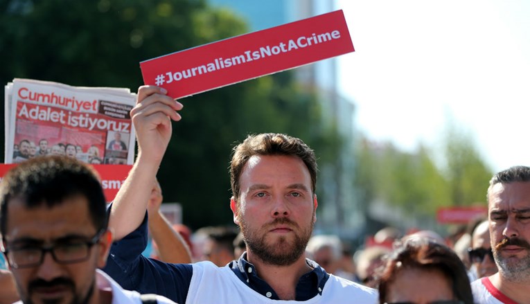 Turski sud odredio puštanje na slobodu petero bivših novinara oporbenog lista