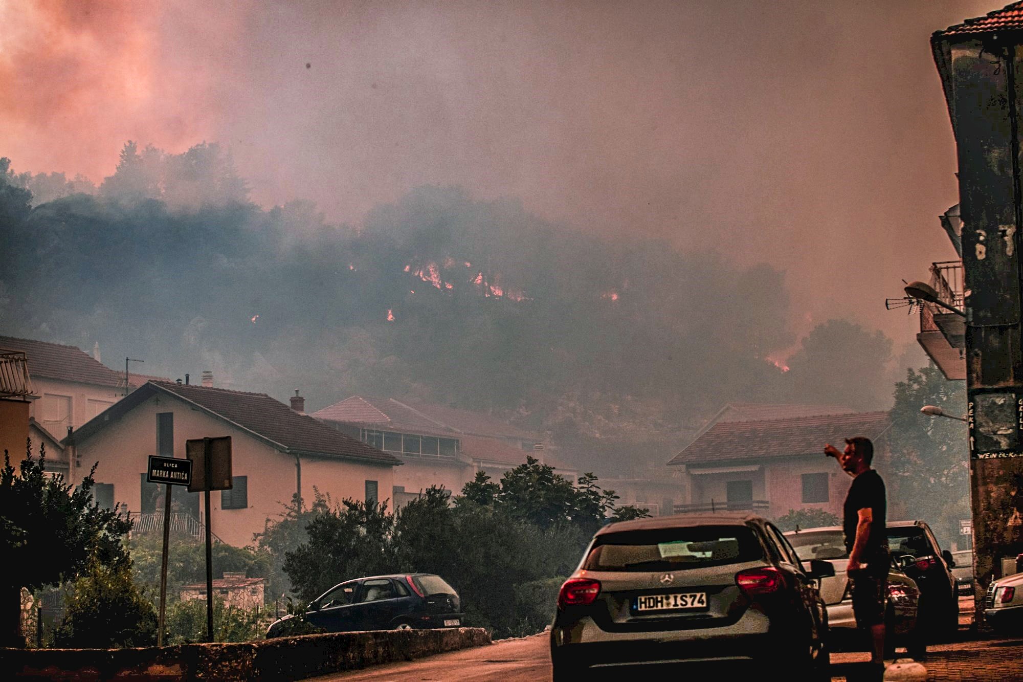 Šef civilne zaštite: Očekujem od svih punoljetnih da brane svoje domove od vatre