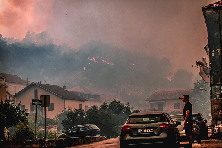 Šef civilne zaštite: Očekujem od svih punoljetnih da brane svoje domove od vatre