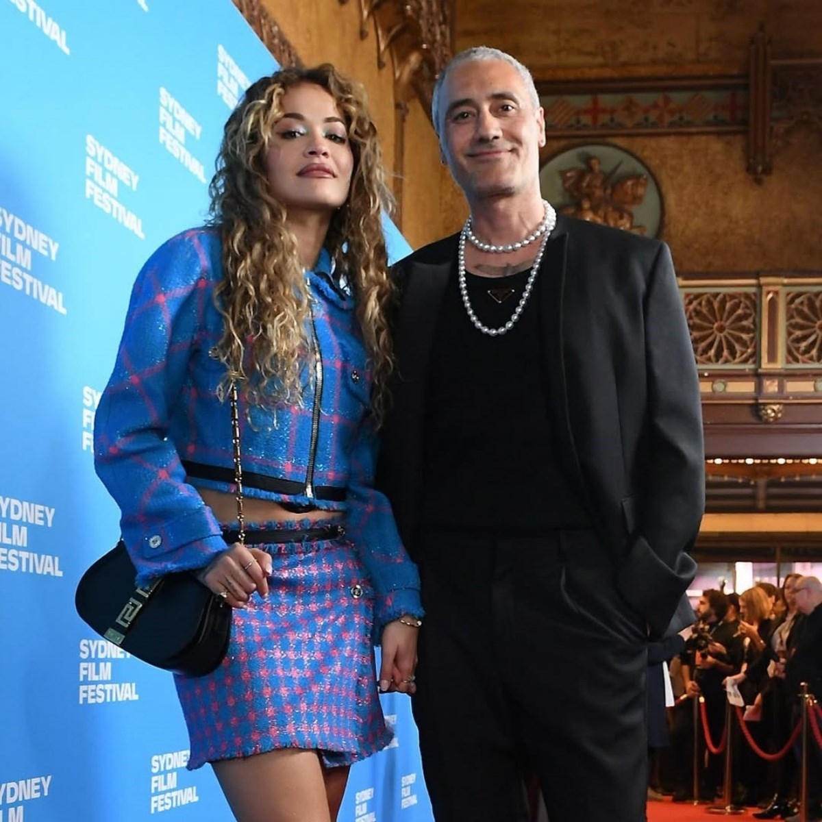Rita Ora dala rijetku izjavu o braku s 15 godina starijim redateljem