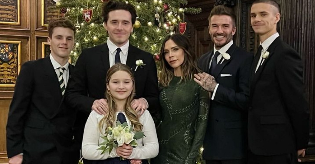 Beckham se na božićnoj fotografiji podigao na prste da ne bude niži od sinova