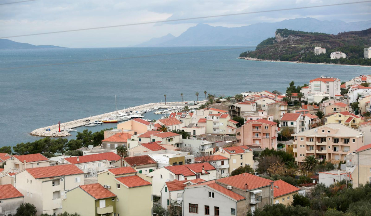 Naoružani 37-godišnjak u Tučepima prijetio da će se ozlijediti